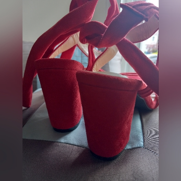 Allegra K SIZE 6.5 red suede block heels - Picture 5 of 6